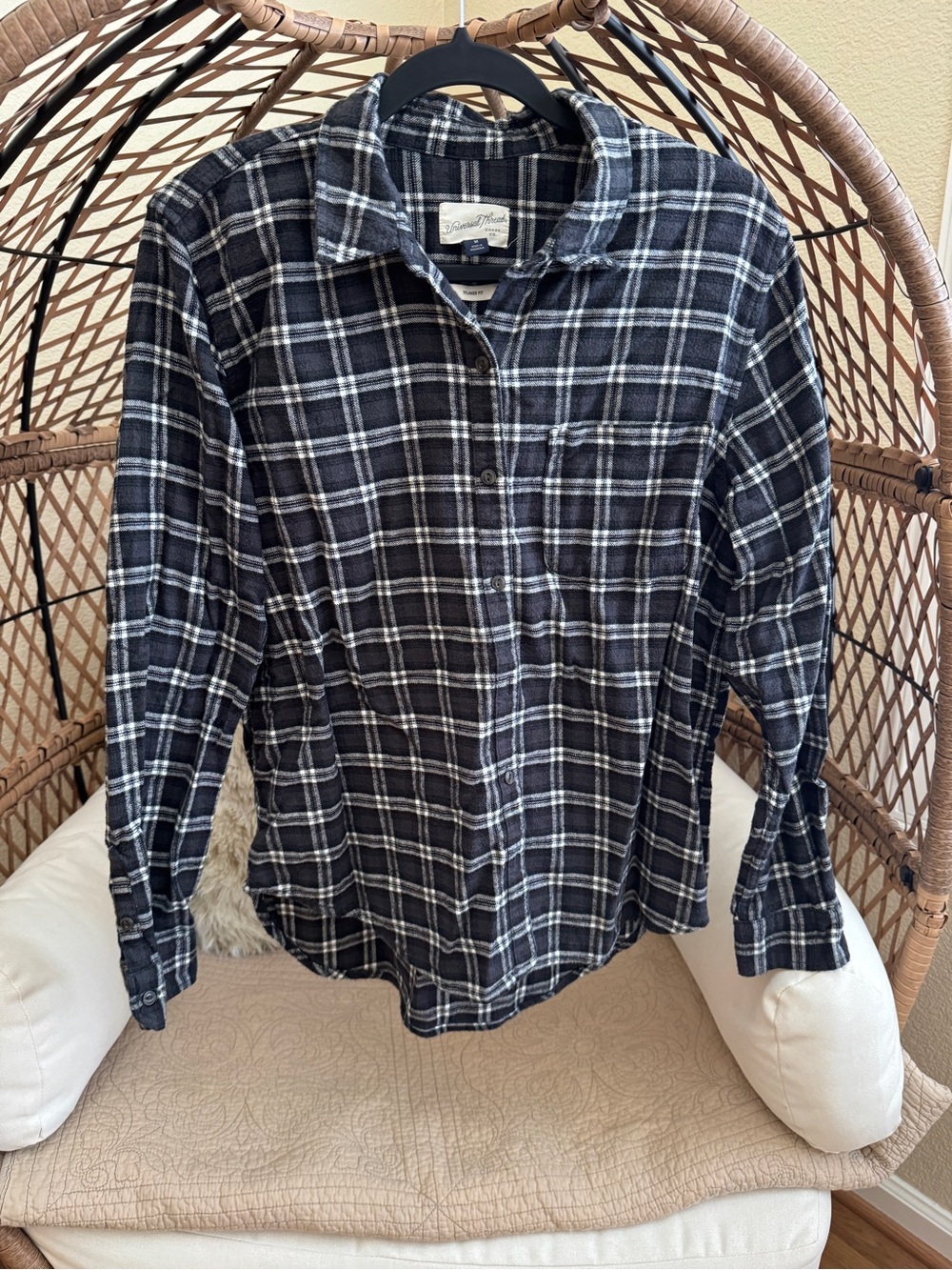 Universal Thread Dark Gray Blue Plaid Henley Flannel Medium